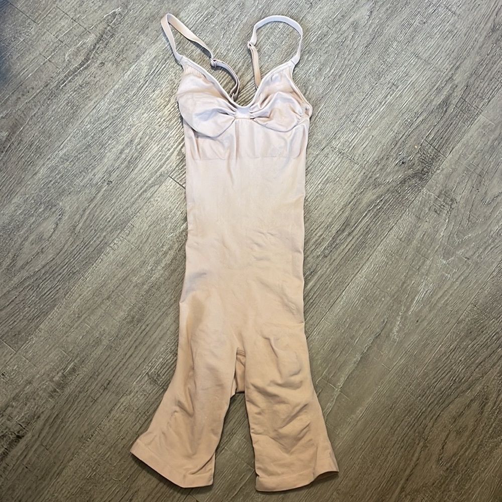SKIMS SEAMLESS SCULPT MID THIGH BODYSUIT S/M $72 - Picture 5 of 6